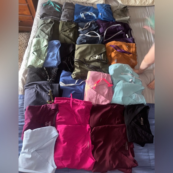 FIGS XXS/XS BUNDLE 34pc - Picture 2 of 5